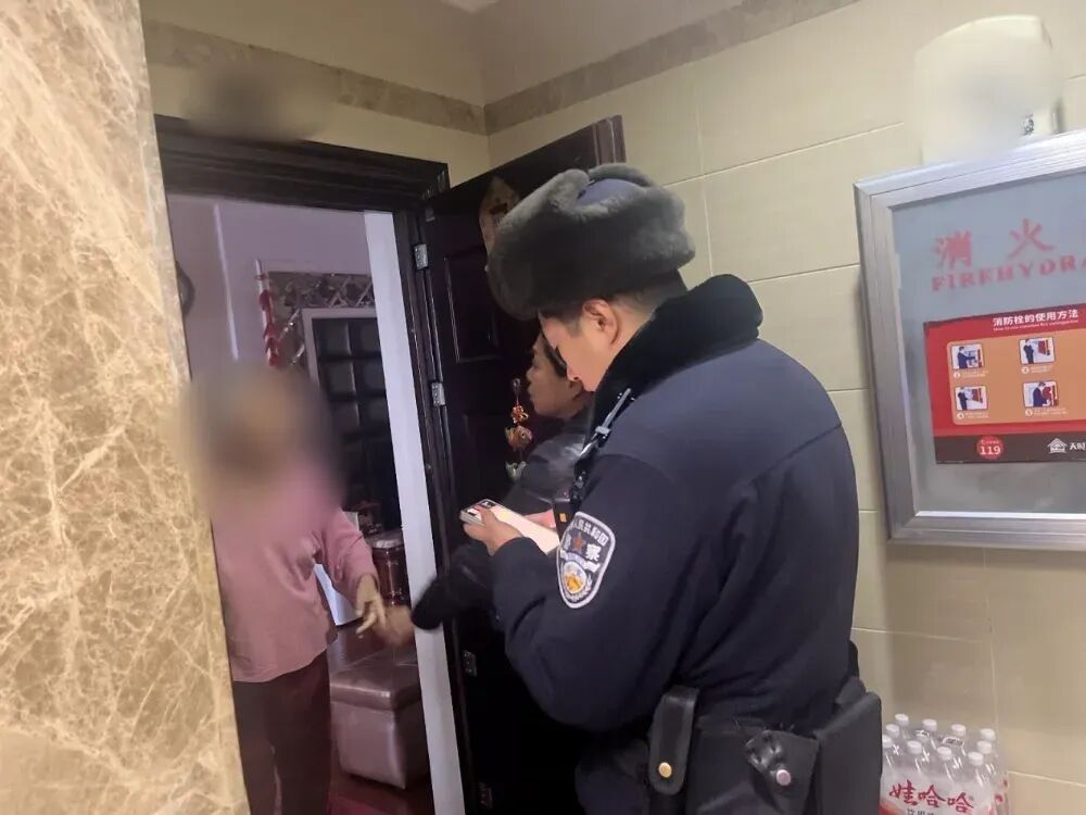 冒充公职人员上门取赃 民警30层楼排查保养老钱