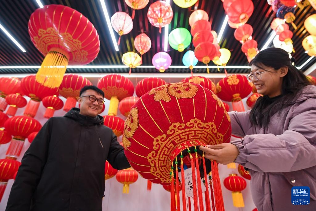 河北石家庄：赶制藁城宫灯