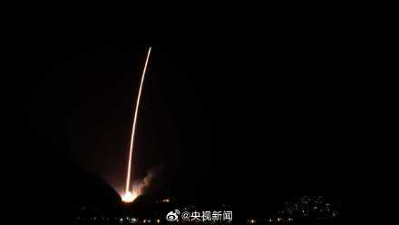 转发!中国火箭划出一道最美弧线 转发!中国火箭划出一道最美弧线