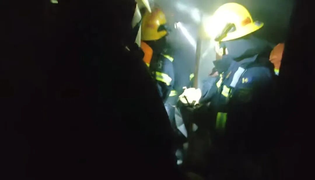 酒后卧床吸烟引燃床铺 麻痹大意太危险