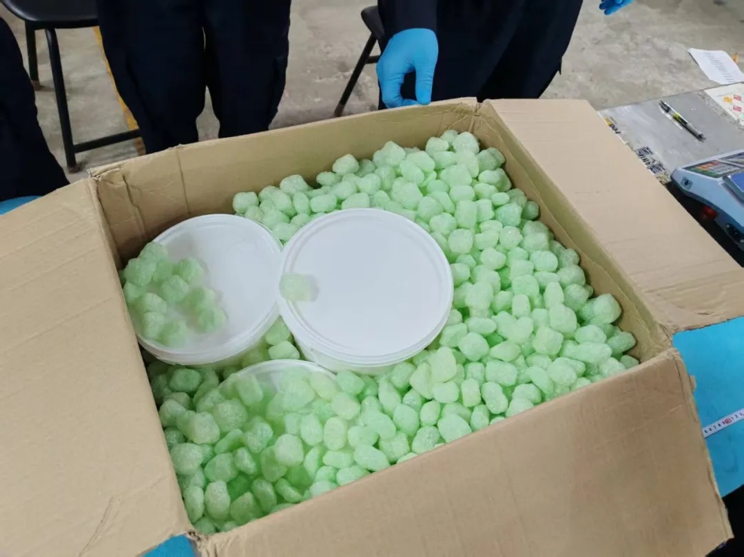 “蟑螂凝胶诱饵”中查获9978克K粉，网友：蟑螂最冤的一次