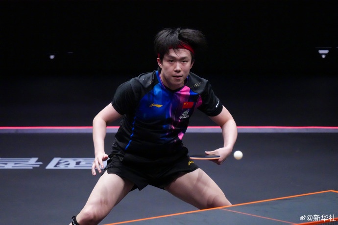 遭王楚钦4比3逆转，日本选手松岛辉空气到跺脚扔毛巾，靠着墙捂脸大哭