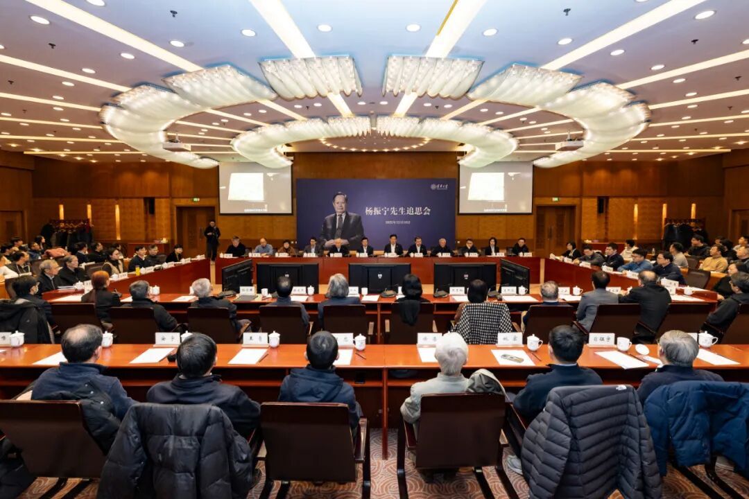 翁帆首次发声追忆杨振宁 几度因哽咽而中断