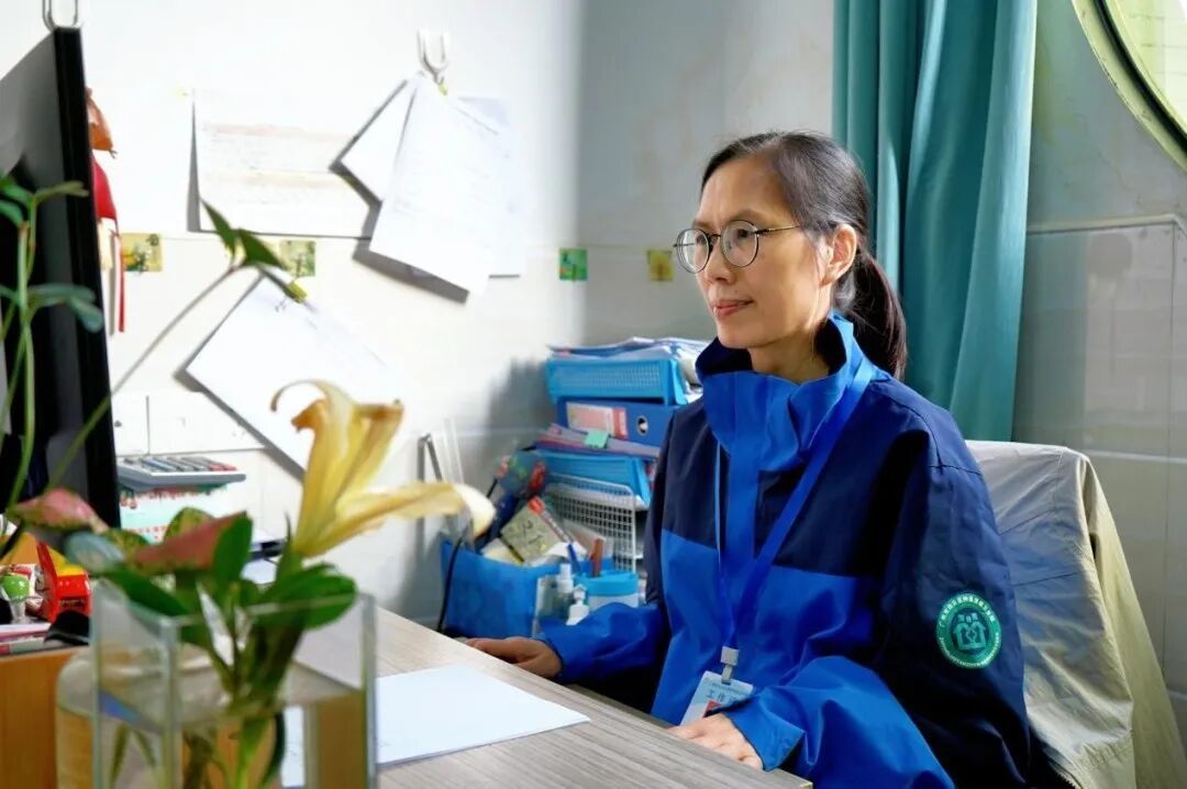 事发广州白云山，一男子突然晕厥倒地，多位街坊及时救援