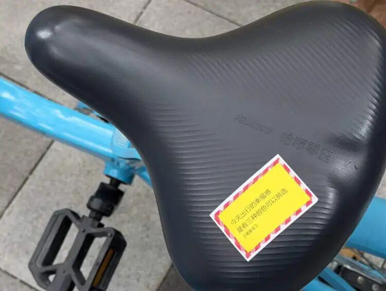 “用黄色温暖隔绝黄色污染”，上海两个年轻人自制诗句贴纸，不少人纷纷效仿