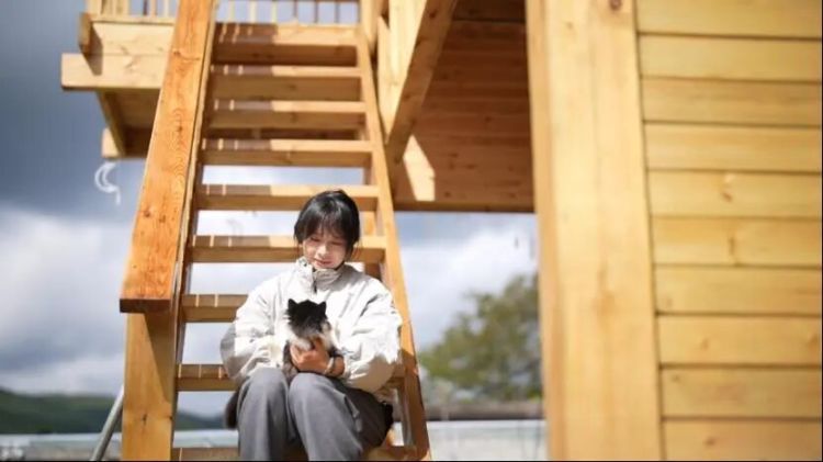 有人一年“蹭”近百场婚宴，就为了打包剩菜带回家？原因很治愈