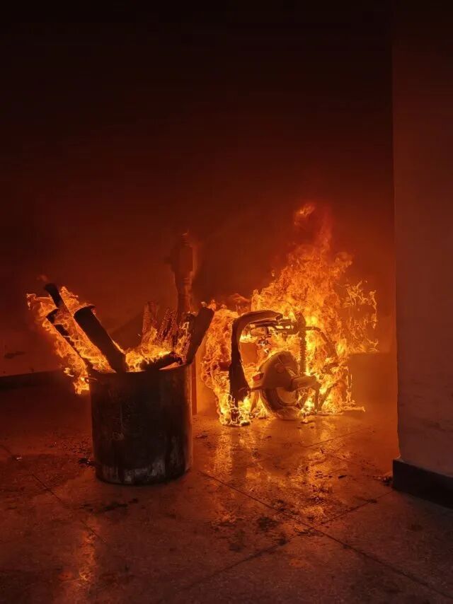 差一点走不出火场！记者亲历“真烟真火”逃生实验，避开“雷区”，这些经验真的能保命