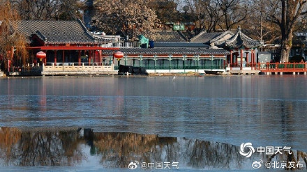 什刹海进入冰水两重天想滑冰还需耐心等待！