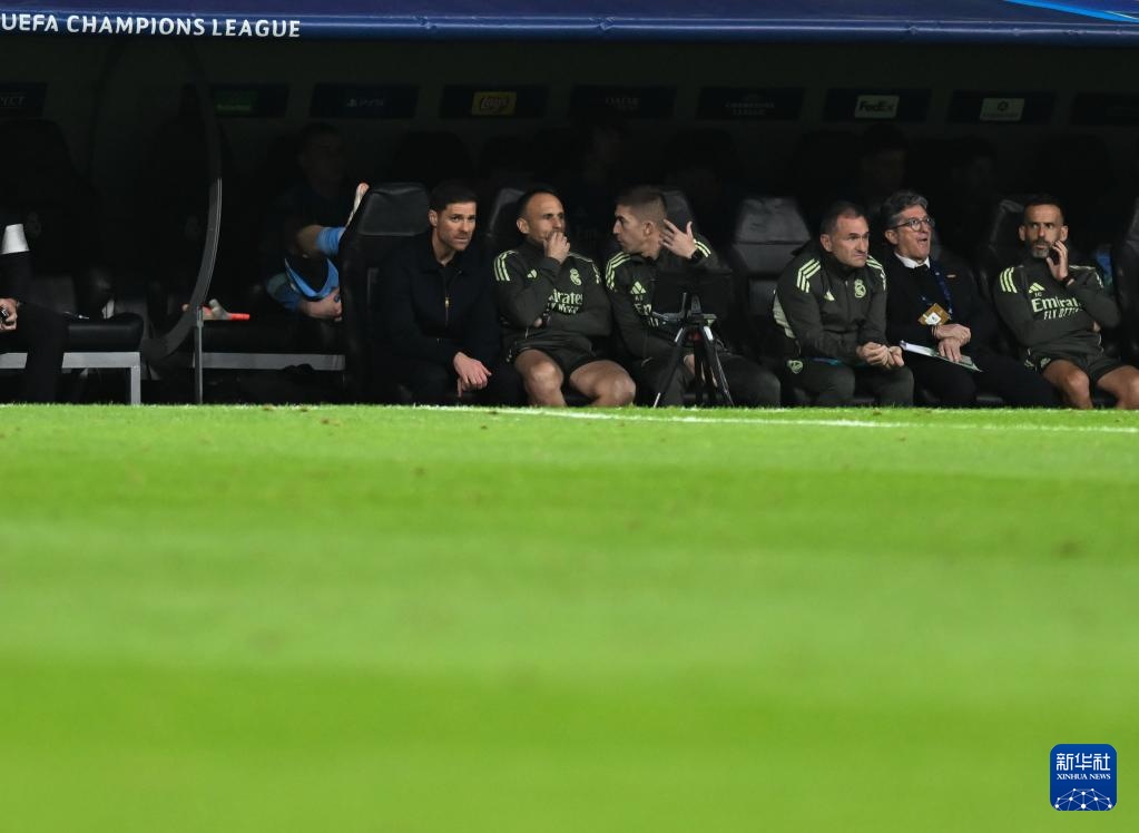 欧冠：皇马不敌曼城