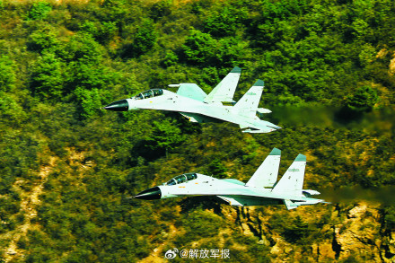 直击海军航空大学某团飞行训练 直击海军航空大学某团飞行训练