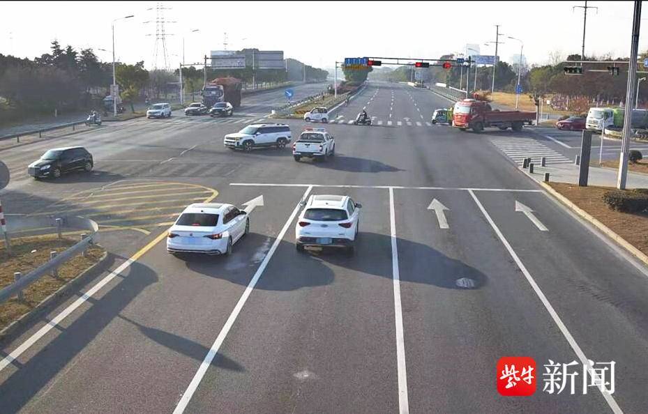 老人突发危险生命垂危，公安交警为生命开道，50多分钟车程用时10分钟！