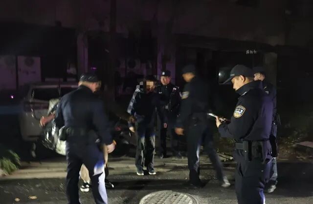 凌晨三点，两男子在杭州一小区地下车库专挑豪车拉车门，出手5分钟就被逮了