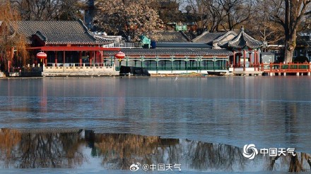 北京什刹海半冰半水 户外滑冰尚需等待