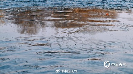 北京什刹海半冰半水 户外滑冰尚需等待