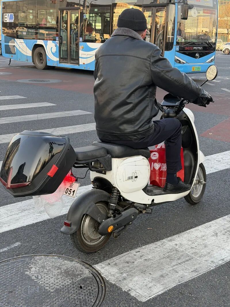 无牌、套牌、“花式遮挡”……电动自行车号牌这些乱象速改，否则后果严重