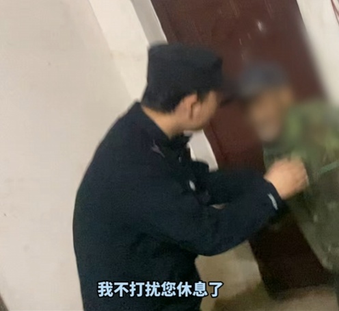 最暖“回家号”出发！老人寒夜走失，两地民警接力救助