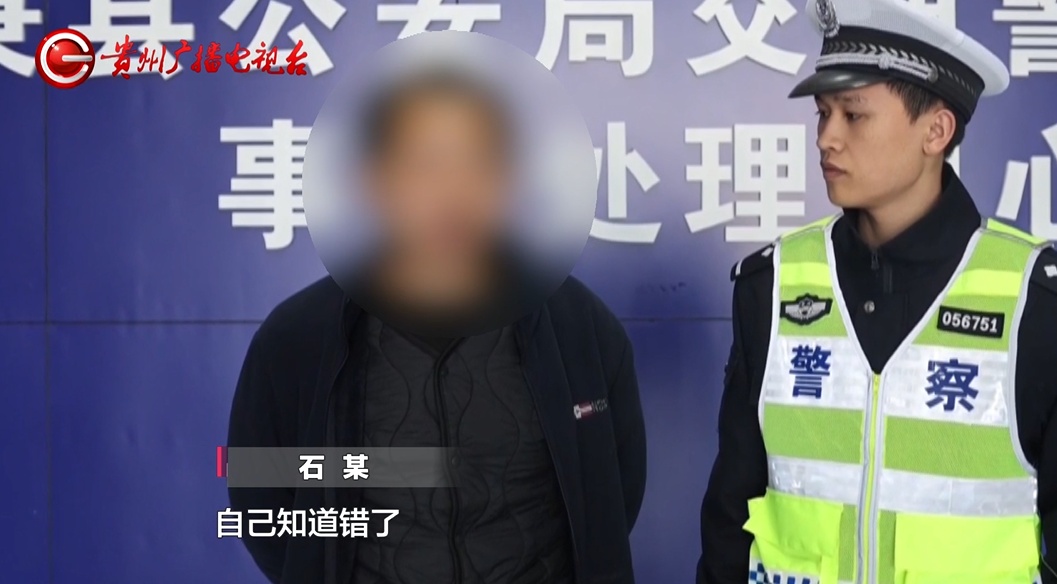 男子被罚款1000元,一年内不能考驾照,竟是因为在科目四考场做了这个动作→ 男子被罚款1000元,一年内不能考驾照,竟是因为在科目四考场做了这个动作→