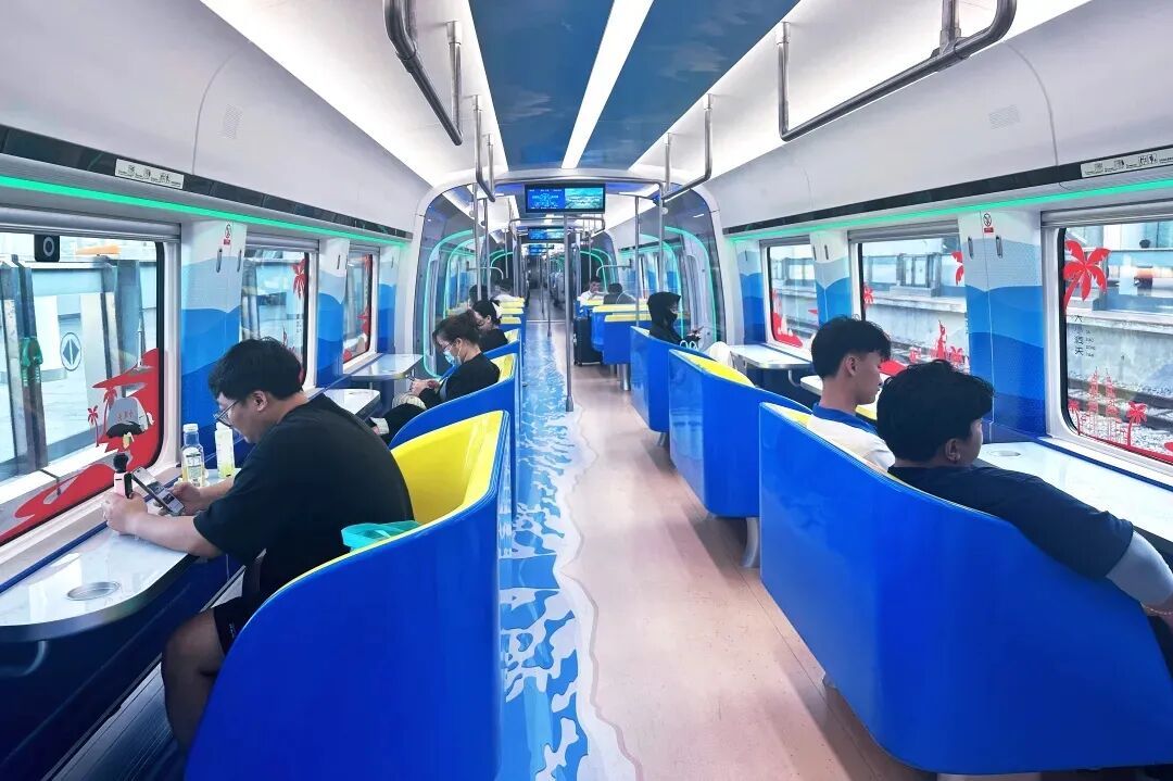 这些动车组,座椅面朝大海,能到天涯海角 这些动车组,座椅面朝大海,能到天涯海角