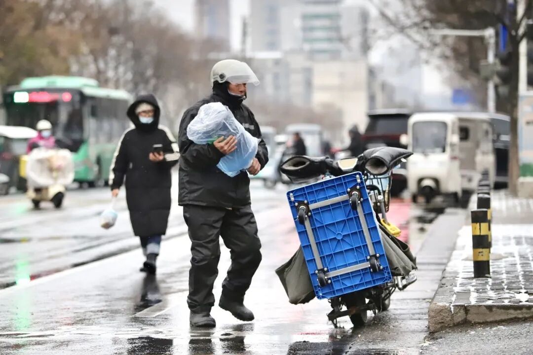 郑州初雪已达，暴雪蓝色预警中！
