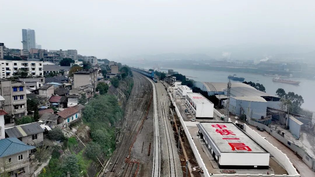 竣工，通车！“70余岁”成渝铁路，又更新了