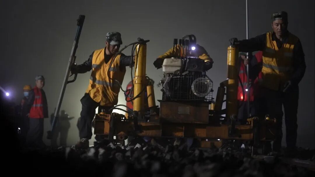 竣工，通车！“70余岁”成渝铁路，又更新了