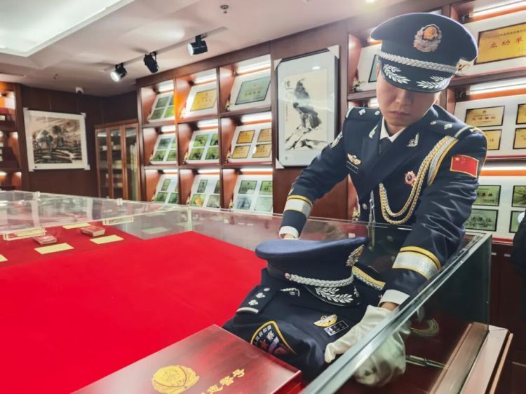 致敬,警号039357封存! 致敬,警号039357封存!