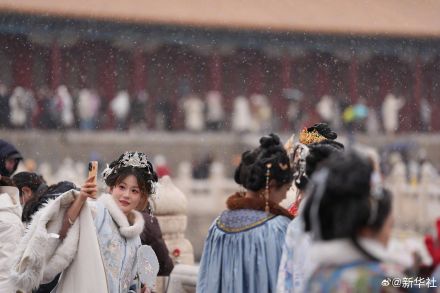 转发收藏！故宫初雪大片又上新了！