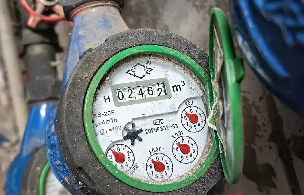 家中用水量翻了220倍!两个月水费超1.5万,管道漏水要居民承担?当事人:太冤了! 家中用水量翻了220倍!两个月水费超1.5万,管道漏水要居民承担?当事人:太冤了!