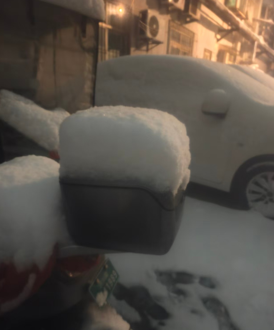 雪还在下！济南发布暴雪黄色预警！积雪深度超10厘米，高速收费站封闭