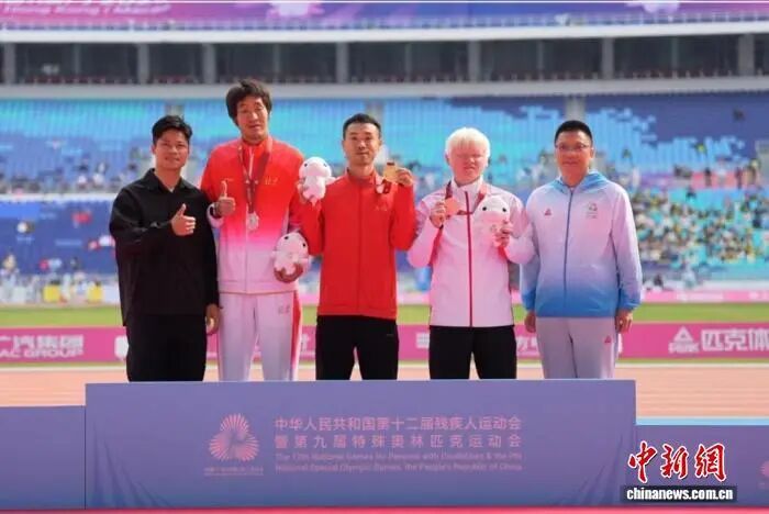 苏炳添退役后首次公开露面 苏炳添退役后首次公开露面