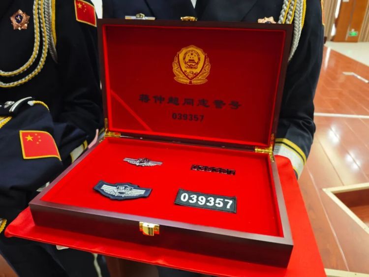 致敬,警号039357封存! 致敬,警号039357封存!