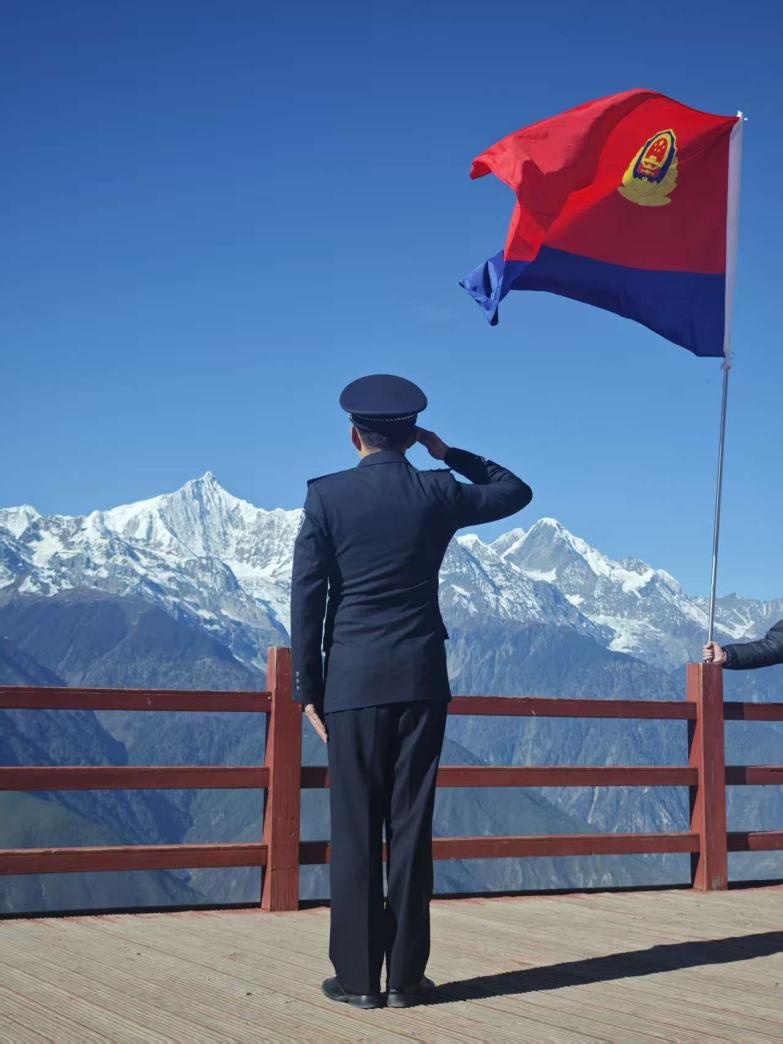 洛桑扎西获评“云岭楷模”