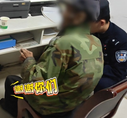 最暖“回家号”出发！老人寒夜走失，两地民警接力救助