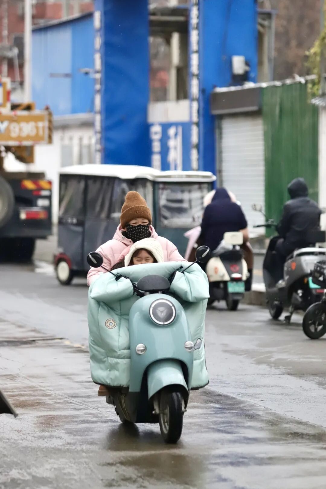 郑州初雪已达，暴雪蓝色预警中！