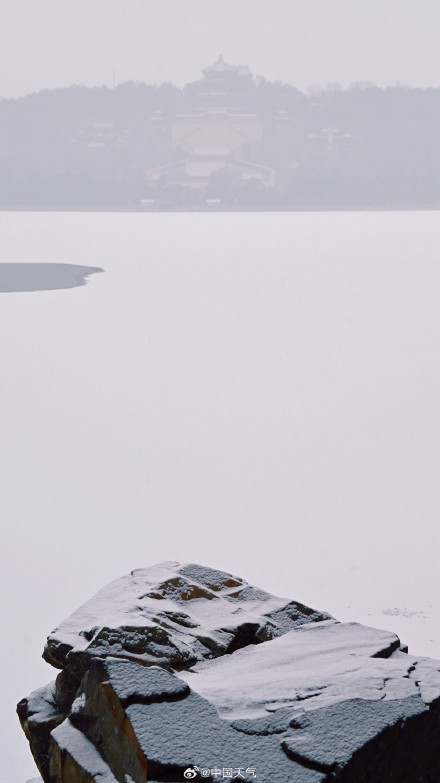 北京初雪已到货！北京迎来今冬首场明显降雪 较常年偏晚9天