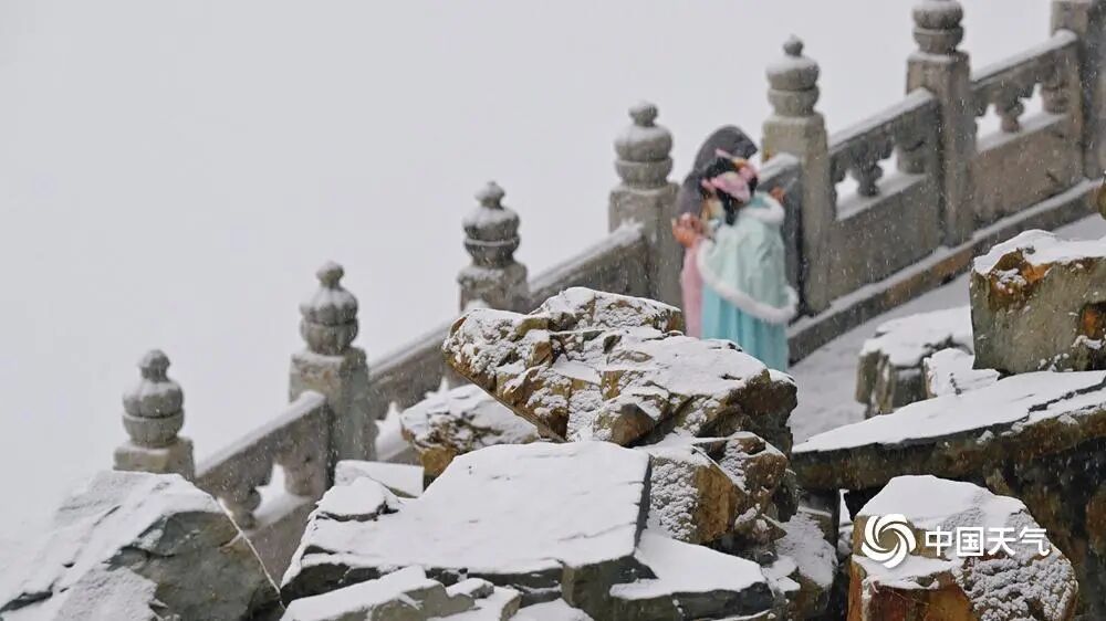 上海发寒潮蓝色预警！暴跌至-4℃！48小时降温9～11℃！多地今降初雪，何时轮到上海？