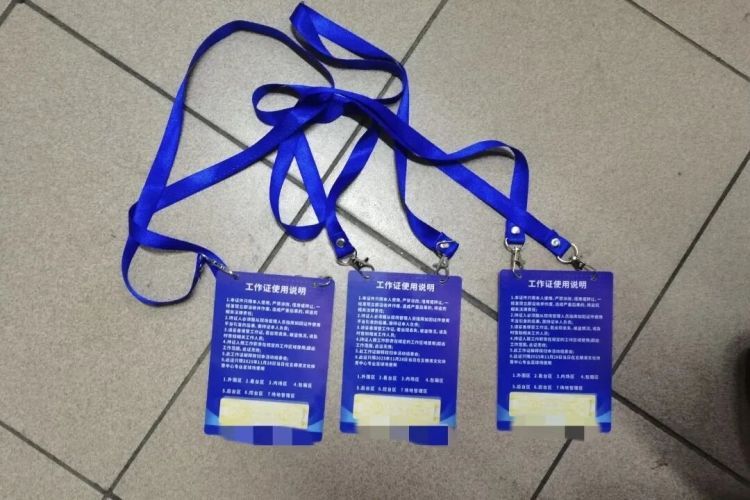 男子潜入办公区偷演唱会门票，刚卖3000元又因“实名制”被退款，喝茶时被民警当场抓获