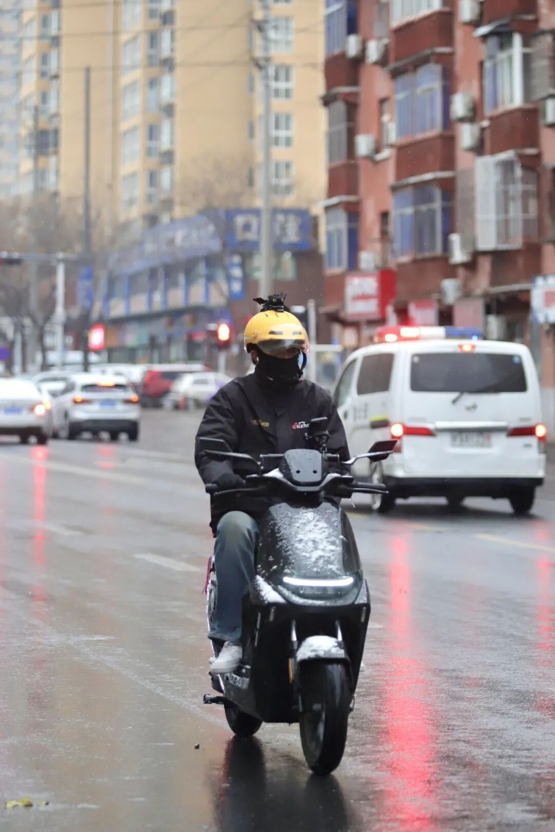 郑州初雪已达，暴雪蓝色预警中！