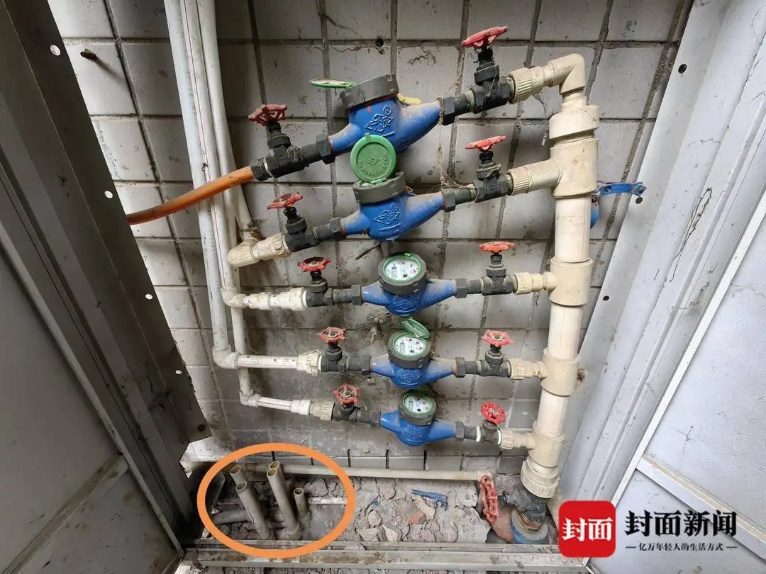 家中用水量翻了220倍!两个月水费超1.5万,管道漏水要居民承担?当事人:太冤了! 家中用水量翻了220倍!两个月水费超1.5万,管道漏水要居民承担?当事人:太冤了!