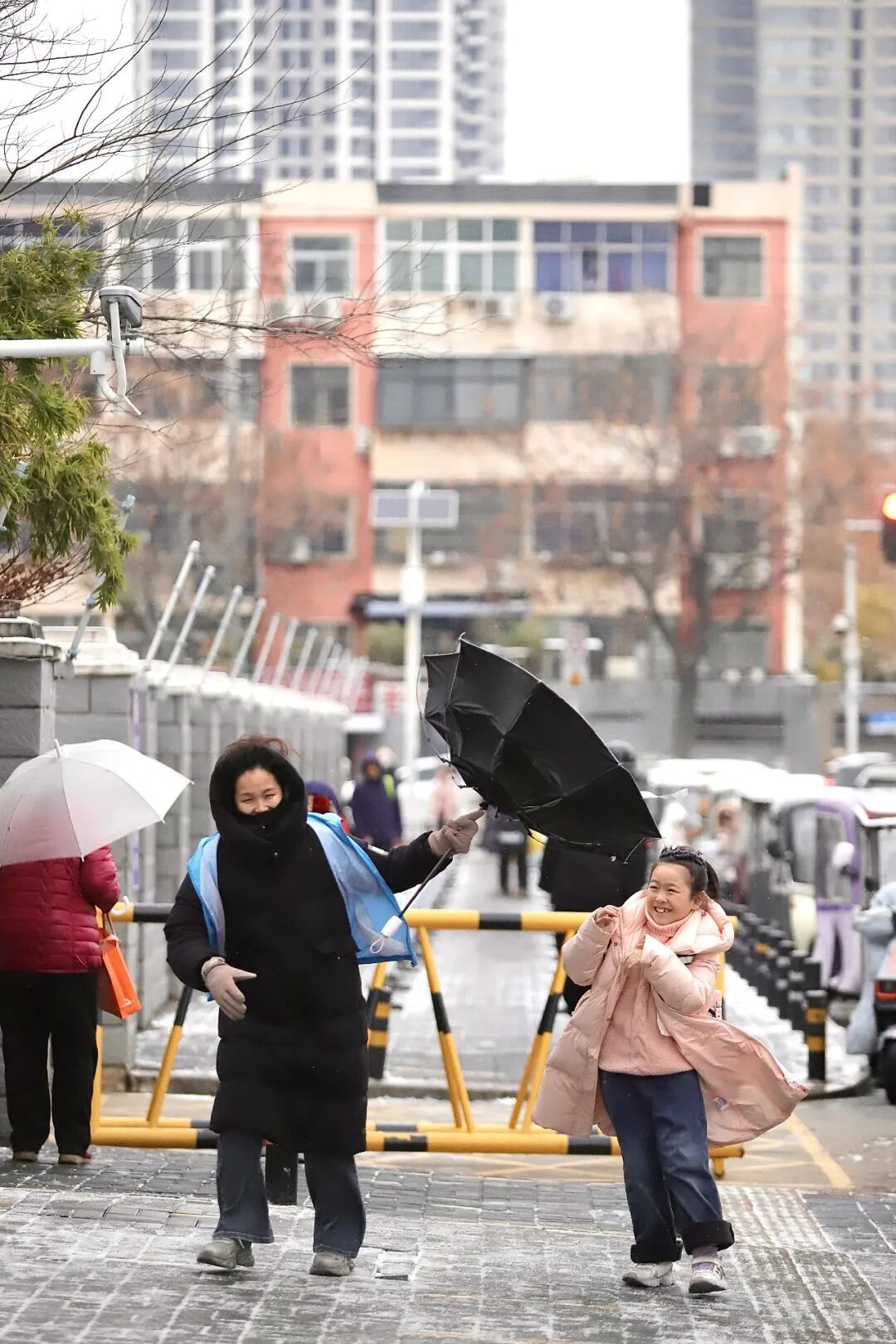 郑州初雪已达，暴雪蓝色预警中！