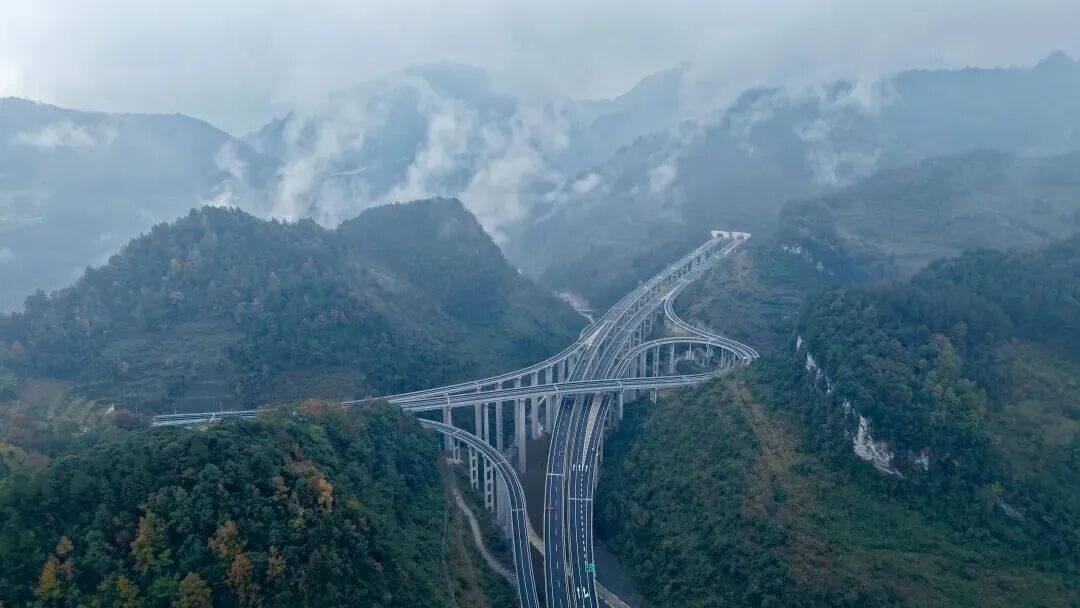 重庆中心城区→酉阳,更快了!渝湘复线高速将全线通车! 重庆中心城区→酉阳,更快了!渝湘复线高速将全线通车!