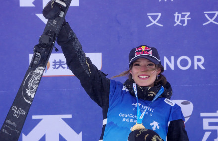 谷爱凌问鼎U型场地世界杯崇礼站