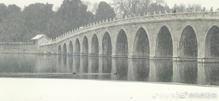 北京初雪把颐和园泼成水墨长卷 北京初雪把颐和园泼成水墨长卷