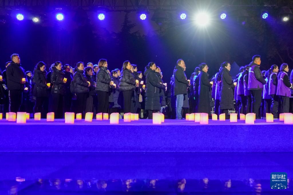 南京举行“烛光祭” 寄托哀思 祈愿和平 南京举行“烛光祭” 寄托哀思 祈愿和平