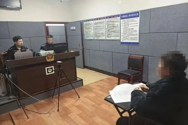 “知不道啊,俺就是想买干冰箱,谁寻思能被骗啊!” “知不道啊,俺就是想买干冰箱,谁寻思能被骗啊!”