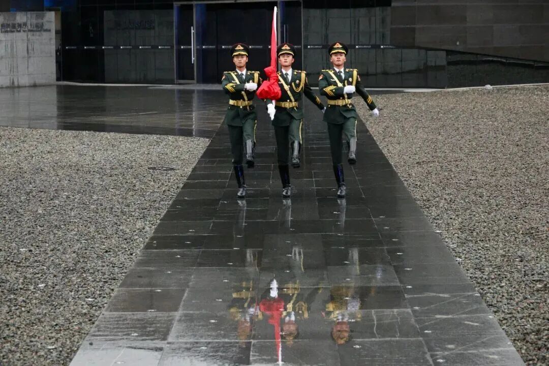 这是今天的南京，阴有小雨。国家公祭，以史为鉴，吾辈自强！
