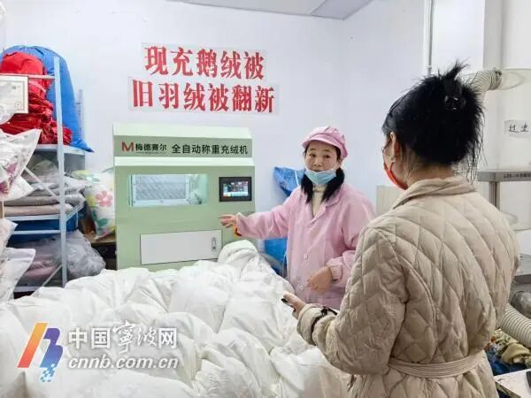 镇海27年手艺店主，靠旧羽绒服“爆改”羽绒被走红