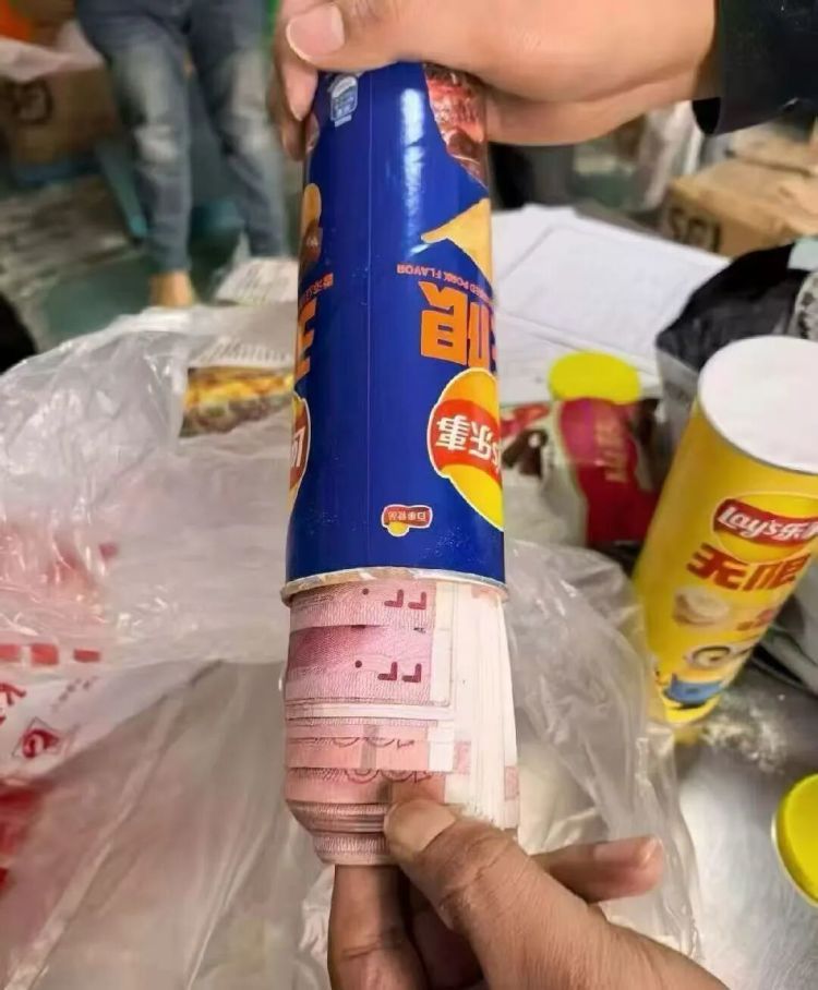 啥情况？现金放在电饭煲、泡面桶、枕头芯，黄金藏进鞋底、奶粉罐……