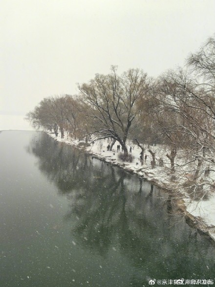 北京初雪把颐和园泼成水墨长卷 北京初雪把颐和园泼成水墨长卷