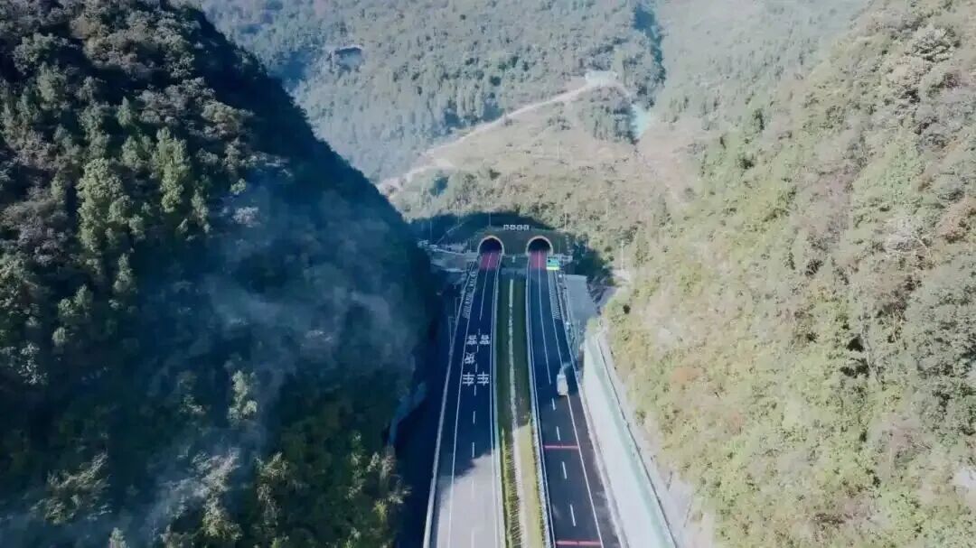 重庆中心城区→酉阳，车程将缩短约60分钟 渝湘复线高速预计本月全线通车